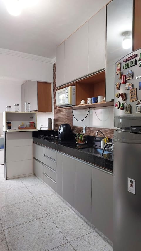Kitchen or kitchenette, minibar, stove