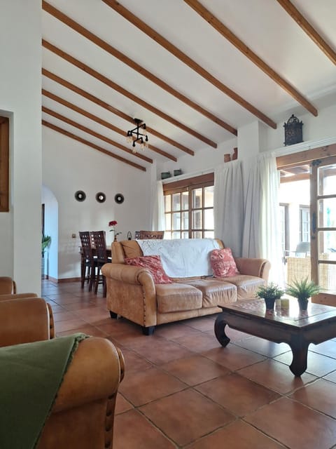 Living room, Photo of the whole room