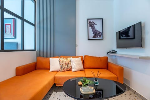 TV and multimedia, Living room, Seating area, air conditioner