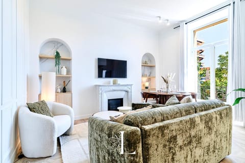 TV and multimedia, View (from property/room), Living room, Dining area