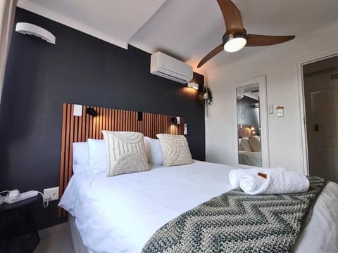 Bed, Bedroom, air conditioner
