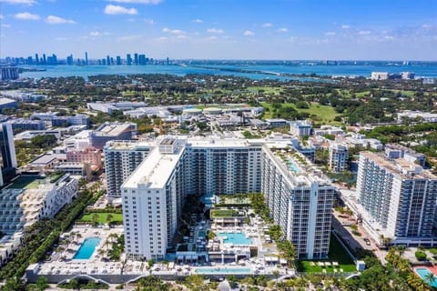 Property building, Neighbourhood, Natural landscape, Sea view, Street view