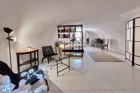 Seating area, Bedroom