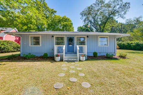 Walk to Dtwn Pine Mountain! Quiet Cottage with Yard House in Pine Mountain