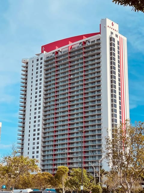 Family Beachwalk Studio- 29th floor Inn in Hallandale Beach