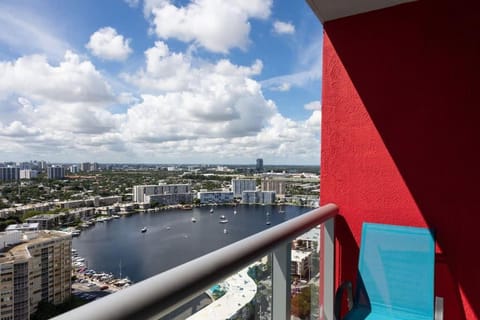 Family Beachwalk Studio- 29th floor Inn in Hallandale Beach