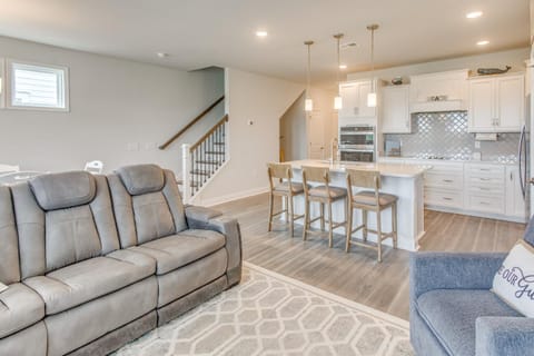 Barefoot Resort Golf Getaway Pool and Beach Shuttle House in North Myrtle Beach