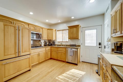 Thunder Mtn Views Walkable Home in West Sedona! House in Sedona