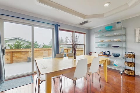 Saltwater Shoreline House in Shoreline