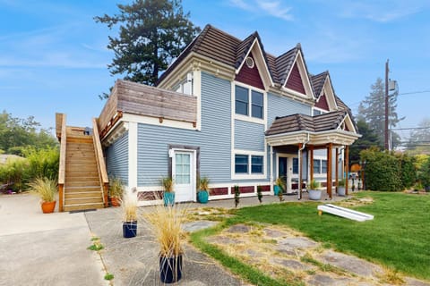 Saltwater Shoreline House in Shoreline