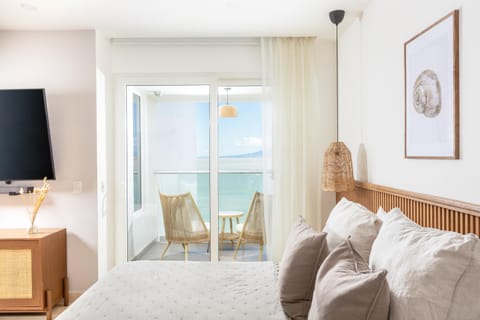 Bed, Natural landscape, TV and multimedia, Seating area, Bedroom, Sea view