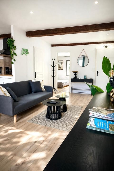 Living room, Decorative detail, Decorative detail, Seating area, storage, storage