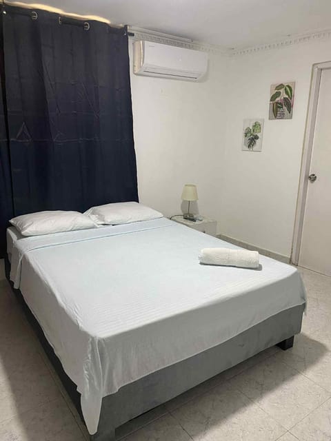 Bed, Photo of the whole room, Bedroom, air conditioner