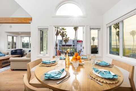 Huge Beach Views Starfish Cottage Ocean Beach House in Ocean Beach