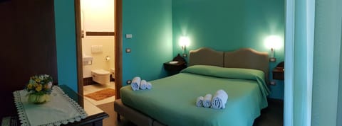 Nearby landmark, Garden, Bathroom, Balcony/Terrace, Photo of the whole room, Bedroom, City view, Garden view, Mountain view, Sea view, Street view, Supermarket/grocery shop