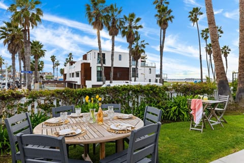 Ocean Beach Cottage with Views House in Ocean Beach