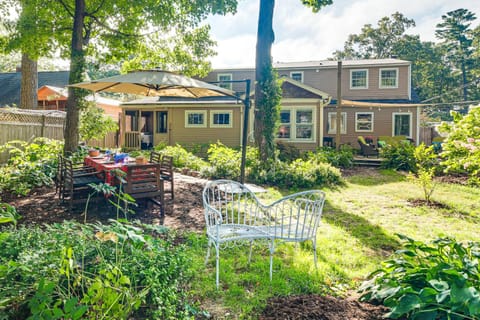 Burlington Escape By Lake Champlain and Bike Path House in Burlington