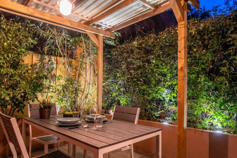 Patio, Spring, Garden, Dining area, Garden view