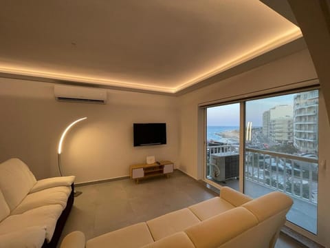 TV and multimedia, Balcony/Terrace, Living room, Seating area, Sea view, air conditioner
