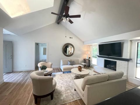 Fayetteville Retreat - Centrally located - Next to Washington Regional Hospital House in Fayetteville