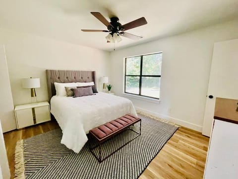 Fayetteville Retreat - Centrally located - Next to Washington Regional Hospital House in Fayetteville