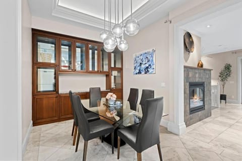 The Villa - Tuscan Bellevue Retreat - Free Parking & EV Port Villa in Bellevue