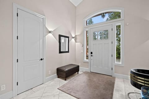 The Villa - Tuscan Bellevue Retreat - Free Parking & EV Port Villa in Bellevue