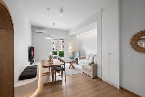 Communal lounge/ TV room, Bed, TV and multimedia, Photo of the whole room, Seating area, Dining area, Evening entertainment, air conditioner