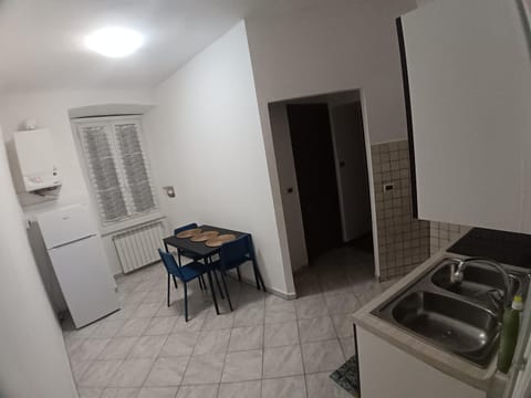 Kitchen or kitchenette, Dining area, oven, pet friendly, stove