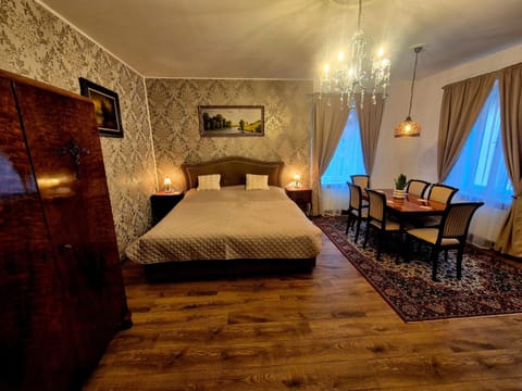 Bed, Living room, Photo of the whole room, Seating area, Bedroom