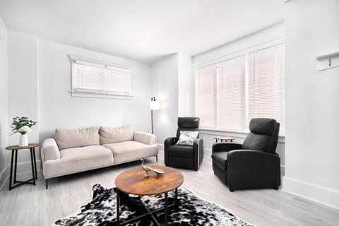 Newly renovated 3 bedroom unit Apartment in Windsor