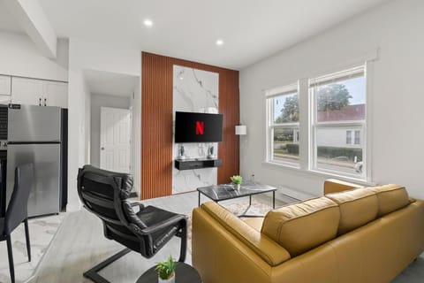 New Build Cozy 2 Bedroom Unit Apartment in Windsor