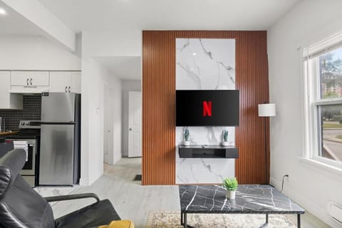 New Build Cozy 2 Bedroom Unit Apartment in Windsor