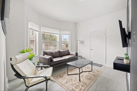 New Build Bright 2 Bdrm Unit Apartment in Windsor