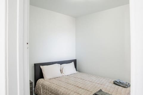 Bright 3 BDRM Unit Perfect for Longer Stays Apartment in Windsor