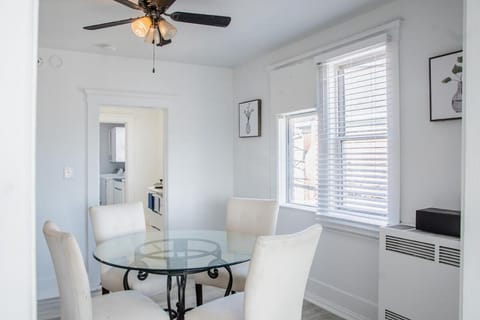 Bright 3 BDRM Unit Perfect for Longer Stays Apartment in Windsor