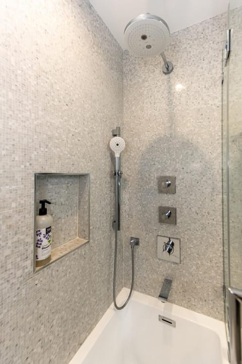 Hidden Oasis 3 bedroom 2 bathroom Home With large backyard and Views Near DTLA House in Eagle Rock