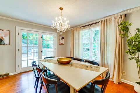 1 Mi to Dtwn Quiet Retreat with Yard in Clinton House in Tennessee