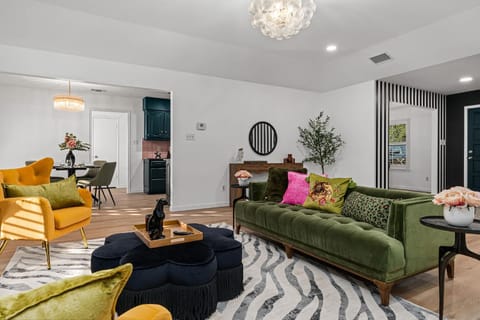 Bubble Bungalow - Cowboy Pool Hot Tub & Firepit House in Fredericksburg