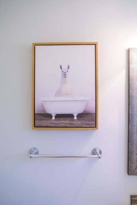 Charming and Cozy 1 Bedroom 1 Bathroom Guest Suite in Silverlake Apartment in Echo Park