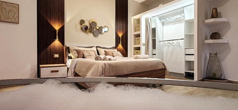Hot Tub, Bedroom