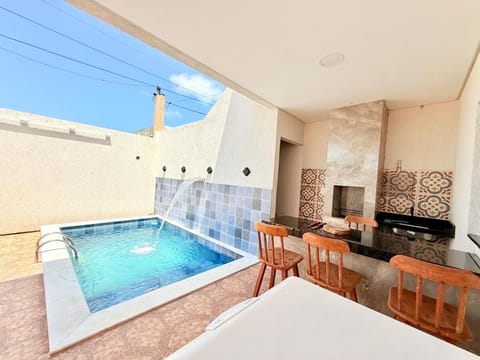Day, BBQ facilities, Balcony/Terrace, Dining area, Pool view, Swimming pool