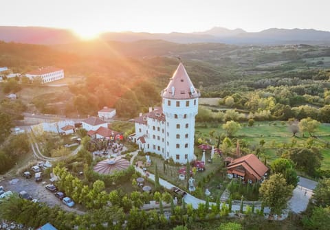Property building, Restaurant/places to eat, Garden, Bathroom, TV and multimedia, Lounge or bar, Garden view, Garden view, Landmark view, Mountain view, Breakfast, Location, Parking, hair dryier, wardrobe, air conditioner