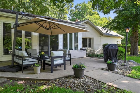 Patio, Balcony/Terrace, Drinks, Alcoholic drinks, Time of day