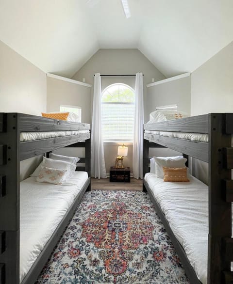 Swim Spa Billiards in Pineforest Spacious Home Apartment in Rio Grande