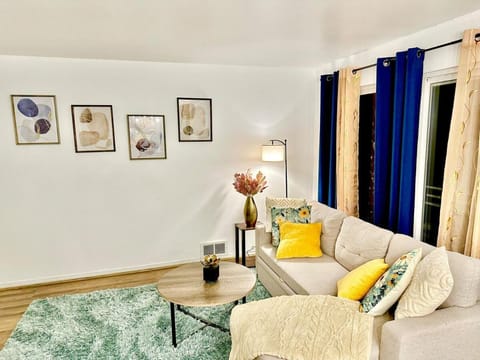 Chic Townhome - Your cozy haven awaits in Lynnwood Apartment in Lynnwood