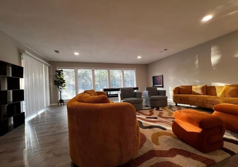 Living room, Seating area