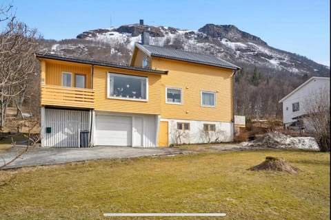 Tromsø pearl near mountains, city life and northern lights House in Tromso