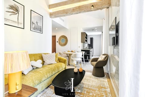 TV and multimedia, Living room, Decorative detail, Dining area