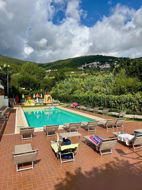 Swimming pool, Swimming pool